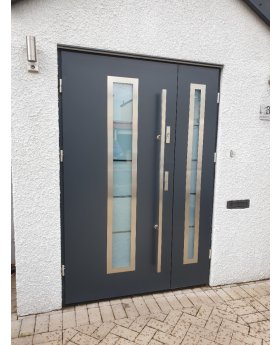 Fargo 12 DB - front door with side panel